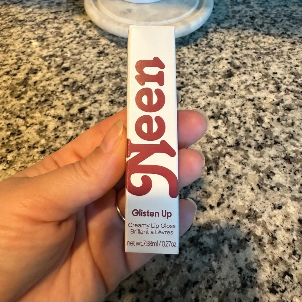 NEEN Glisten Up Hydrating Lip Gloss in Boss Black Cherry New in Box